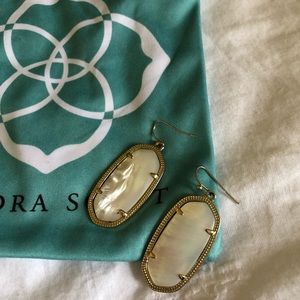 Kendra Scott Elle Ivory Pearl Earrings